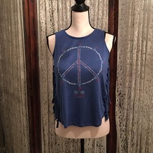 🛍5/$20 Jessica Simpson fringe Tee